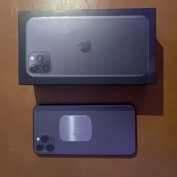 Apple IPhone 11 Pro Max 64 GB - Picture 2 of 6